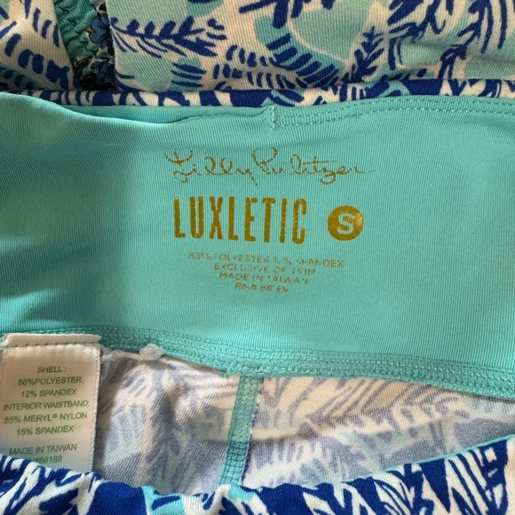 Lilly Pulitzer Bomber Luxletic blue palm tree pattern Capri length leggings Sm - Picture 4 of 5